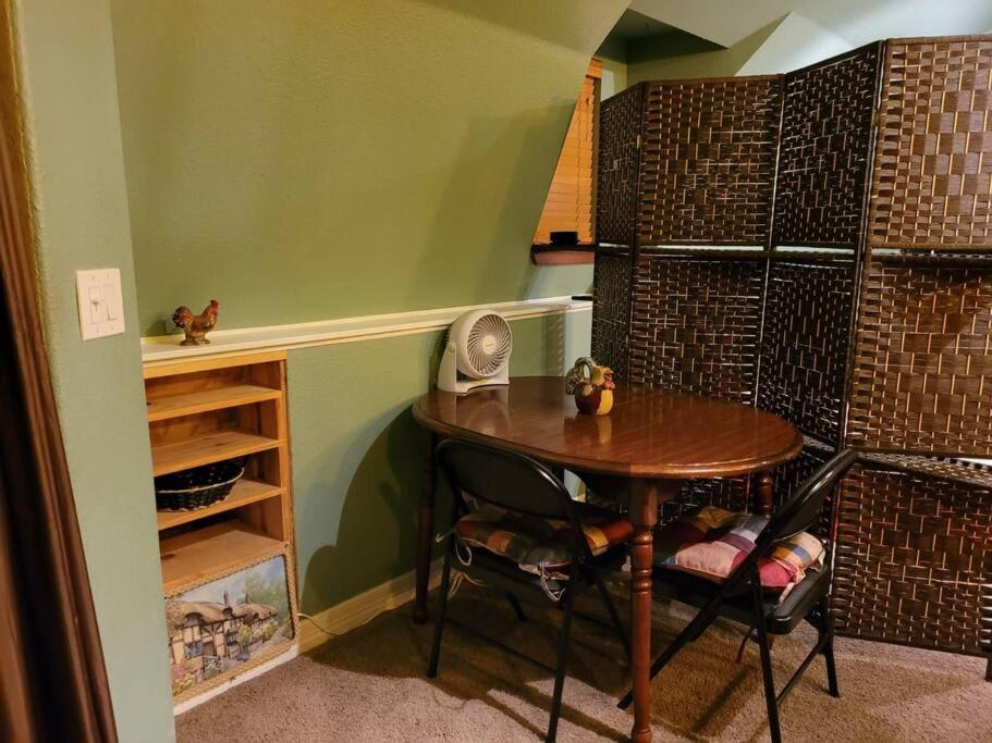 Entire 2Br 2Ba Hilltop View Home Sleeps 8 Pets 4 Acres Jacuzzi Central Ac Kingbeds Free Wifi-Parking Kitchen Washerdryer Starry Terrace Two Sunset Dining Patios Grill Stovetop Oven Fridge Onsitewoodedhiking Wildlife Coveredpatio4Pets & Birds Singing! ماربل فولز المظهر الخارجي الصورة